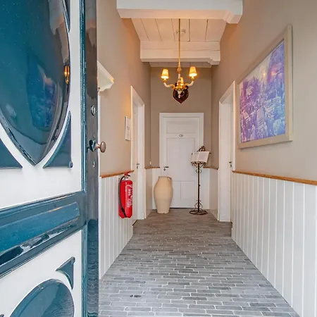 Bed No Breakfast Aan De Stenenplaats Bed and breakfast